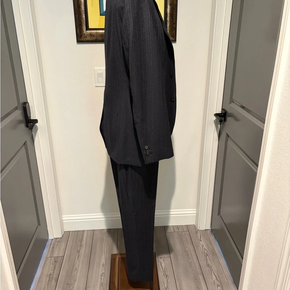 Elegant Charcoal Grey Banana Republic Luxury Suit 100% Wool